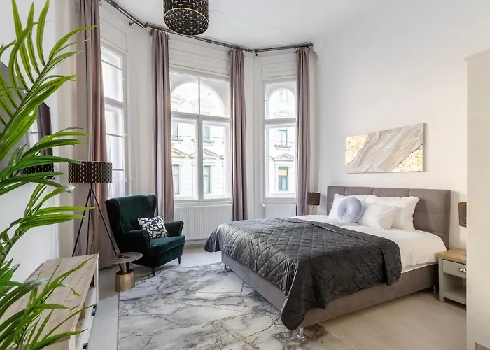 Lh Gallery Apartments