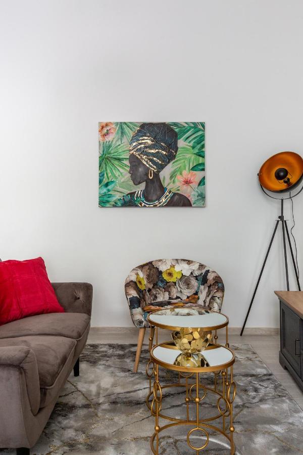 Lh Gallery